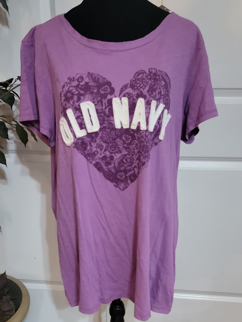 Old Navy Lavender Graphic Heart Tee